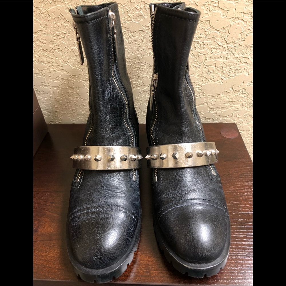 💯 Alexander McQueen’s Boot Authentic